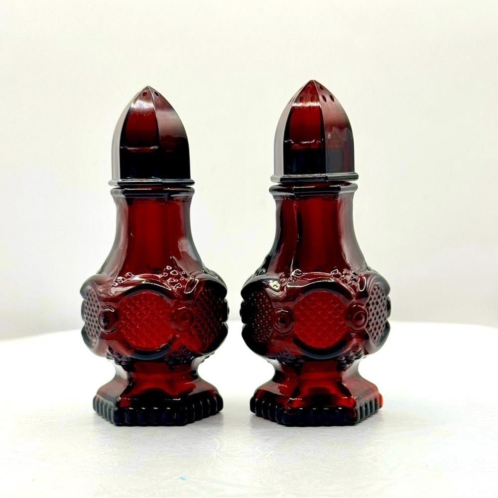 Vintage Avon 1876 Cape Cod Collection Cranberry Glass‎ Salt and Pepper Shaker